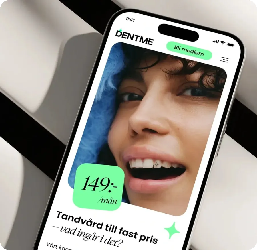 Phone showing the DentMe mobile hero with a smiling woman, the price '149:-/mån' and the line 'Tandvård till fast pris – vad ingår i det?'